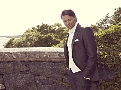 Всё идет своим чередом. Не торопись, будь спокоен: жизнь мудрее нас. Всё идёт так, как должно идти.