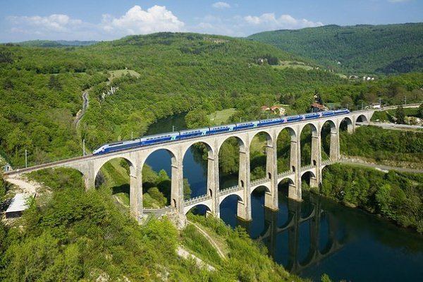 Подписывайтесь на нас: http://fotostrana.ru/public/233467 ;-) Состав TGV на виадуке Сиз-Болозон над ...