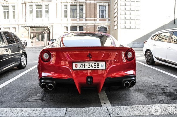 Ferrari F12berlinetta - 5