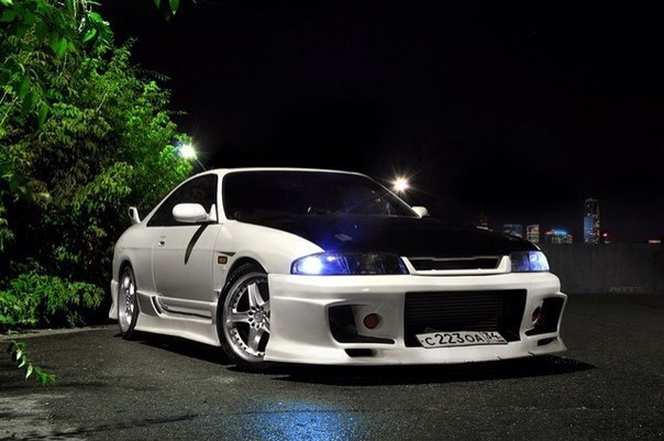 Nissan Skyline GT-R R33 - 2