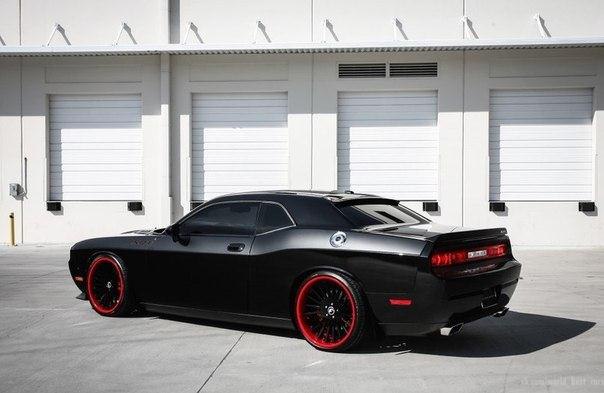 Dodge Challenger SRT8 - 4