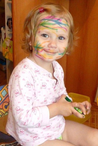 Мне тени мама не дает, И лака не достать, Помаду высоко кладет… Не стану унывать! Возьму фломастеров ... - 3