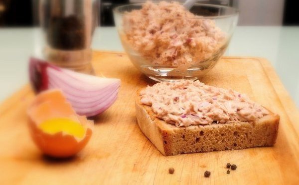Паштет с тунцом.3 яйца200 гр. тунца в собственном соку2 ст.л. сметаны1.ч.л. горчицы1.ч.л. ...