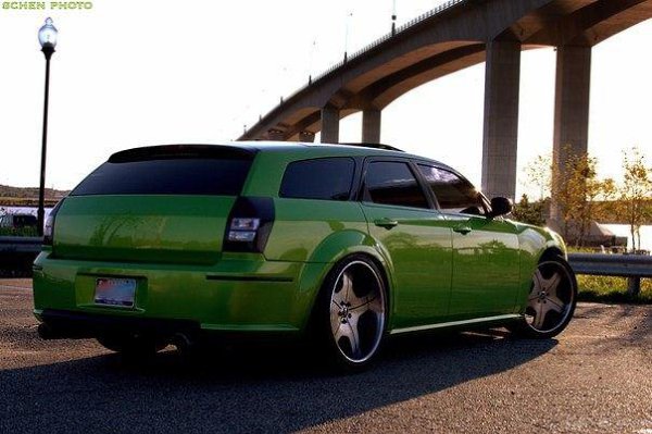 Dodge Magnum SRT-8. - 4