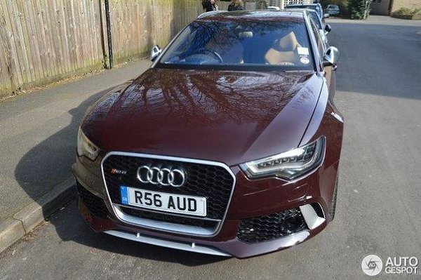 hocolate-brown Audi RS6 Avant.