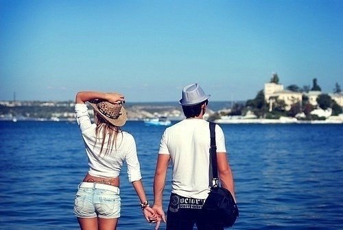 Жизнь коротка - нарушайте правила, прощайте быстро, целуйтесь медленно, любите искренне, смейтесь ...