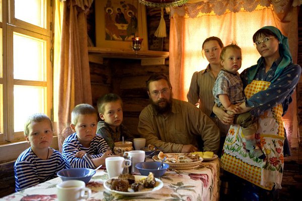 "Женщин жалко. Постоянно жалуются, что мужиков вокруг нет" Женщин не жалко! Воспитывают ...
