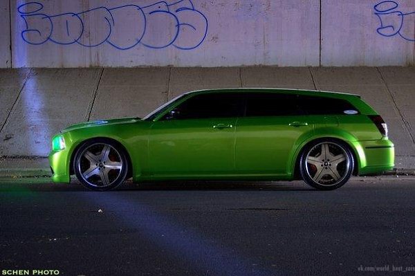 Dodge Magnum SRT-8. - 7