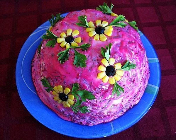 Салат "Русский" Ингредиенты: картофель - 400 г мясо (лучше говядина) - 250 г яйца куриные ...