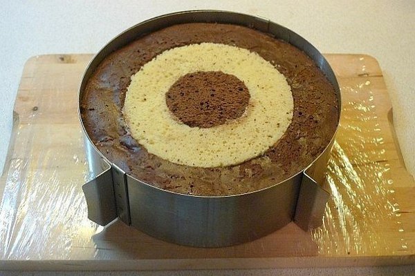 Шахматный торт.Ингредиенты:? Шоколад - 100 гр.;? какао-порошок - 2 ст.л.;? мука - 500-550 гр.;? ... - 3