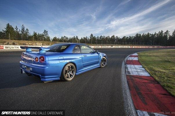 Nissan Skyline BNR34 GT-R - 2