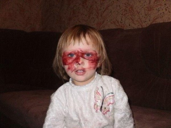 Мне тени мама не дает, И лака не достать, Помаду высоко кладет… Не стану унывать! Возьму фломастеров ... - 2