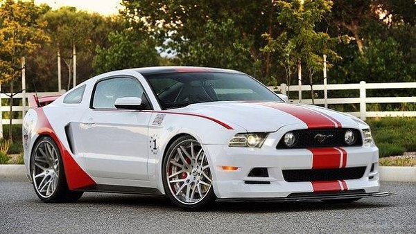 Ford Mustang USAF Thunderbirds Edition