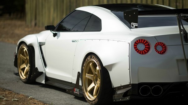 Nissan GT-R - 3