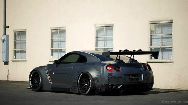 Liberty Walk Nissan GT-R - 4