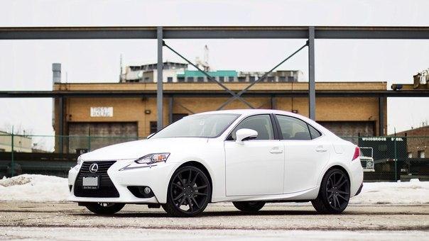 Lexus IS 250.