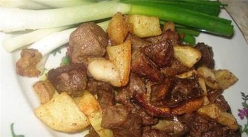 Джыз-быз: вкуснятина с неповторимым ароматом ...С джыз-бызом (жаркое из потрохов) знакомы все. ...
