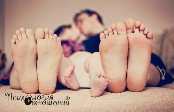 Ребенок должен быть гордостью. Жена достоинством. Муж опорой. Друзья верными. Деньги лишними. ...