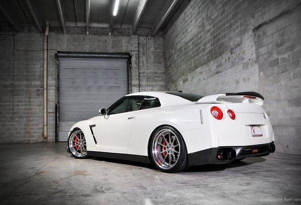 AMS Nissan GT-R R35 - 2