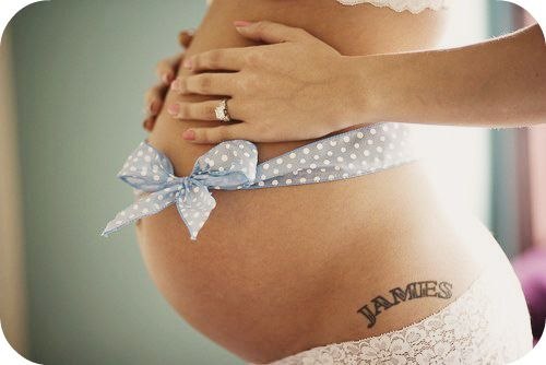 Настоящее счастье- это когда изнутри тебя пинают крохотные родные ножки.