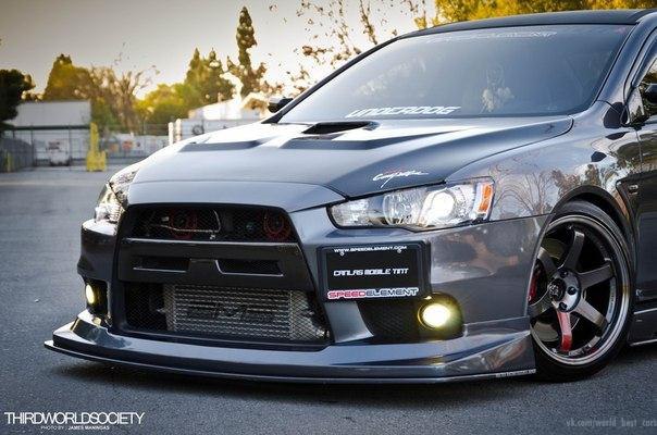 Mitsubishi Lancer Evolution X - 3