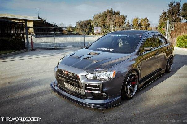 Mitsubishi Lancer Evolution X - 4