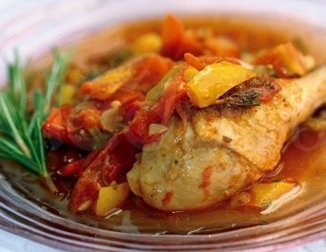 Курица с овощами.На 100 гр. - 110 ккал.Ингредиенты:400 г куриного филе400 г фасоли300 мл воды4 шт ...
