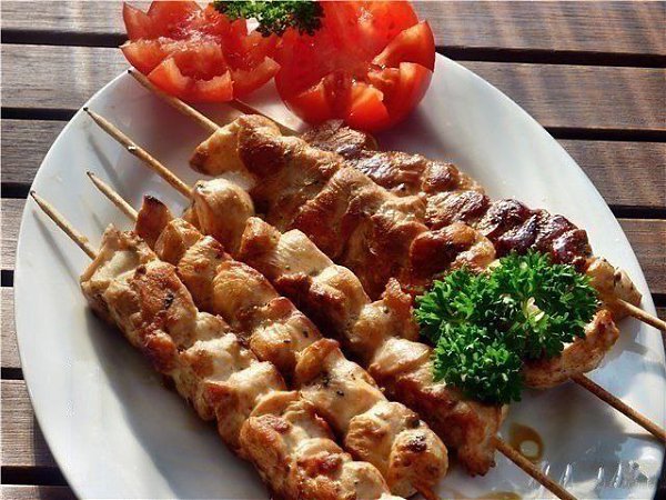 Шашлык из курицы в духовке.Ингредиенты:Филе курицы — 2 шт.Растительное масло — 2 ст. л.Чеснок — 2 ... - 2