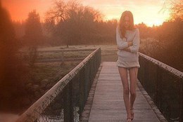 Когда мне плохо - я начинаю молчать. Мне проще, запереть боль в себе. Не причинив вреда другому. ...