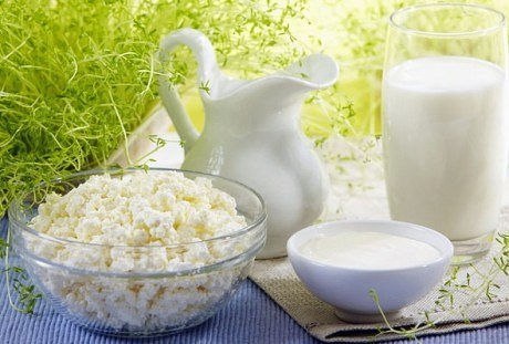 Нежнейший домашний творожок - нереально вкусный, и готовится очень быстро! Стакан молока вскипятить. ...