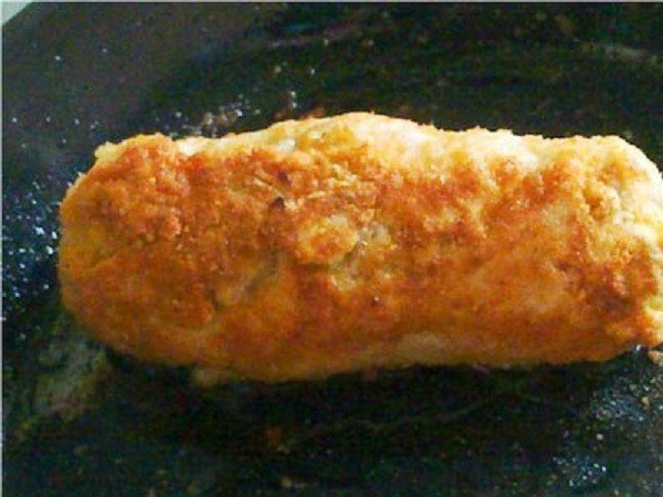 Нескучная грудка (куриная грудка с сыром в сухарях).Ингредиенты:куриная грудка - 1 шт.;сыр;травки ... - 5