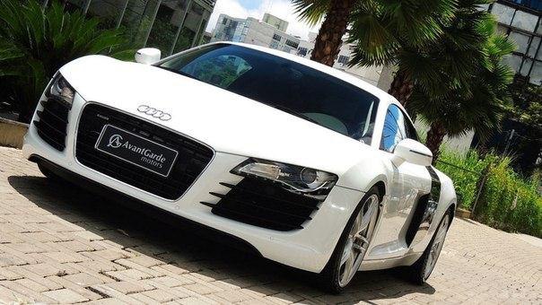 Audi R8 V8
