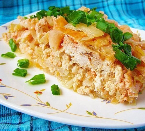 Вкуснейшая капустная запеканка с мясом. Ингредиенты: - 1/2 кочана капусты - 500 гр куриного фарша - ...