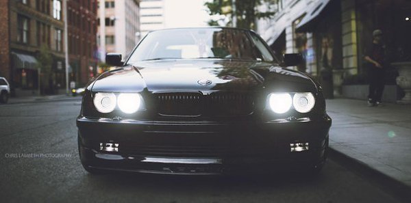 Девушки, не ждите принца на белом коне... Ждите распизд*я на чёрной BMW.