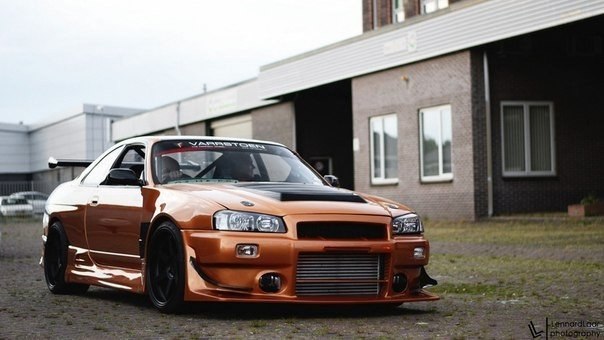 Nissan Skyline GT-R R33.