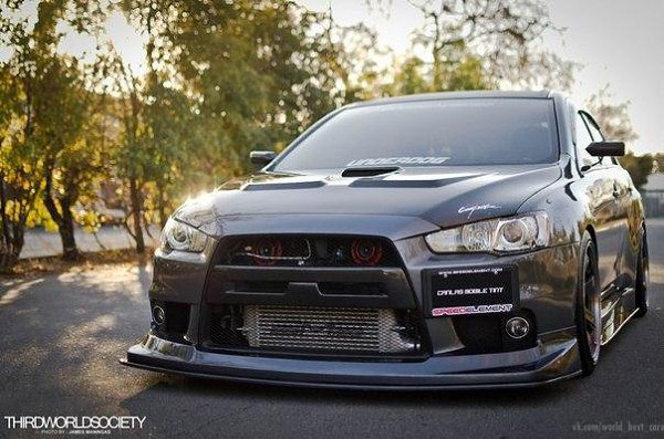 Mitsubishi Lancer Evolution X - 2
