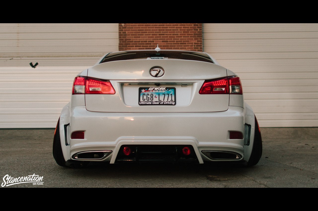 Lexus IS. - 5