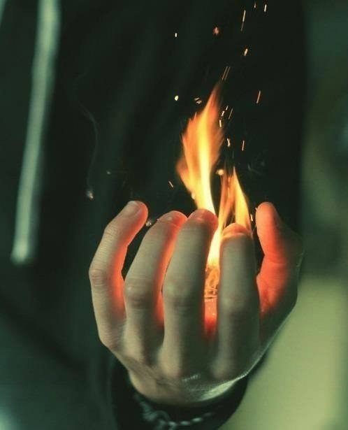 Когда уходите на пять минут.Не забывайте оставлять тепло в ладоняхВ ладонях тех, которые вас ждут,В ...