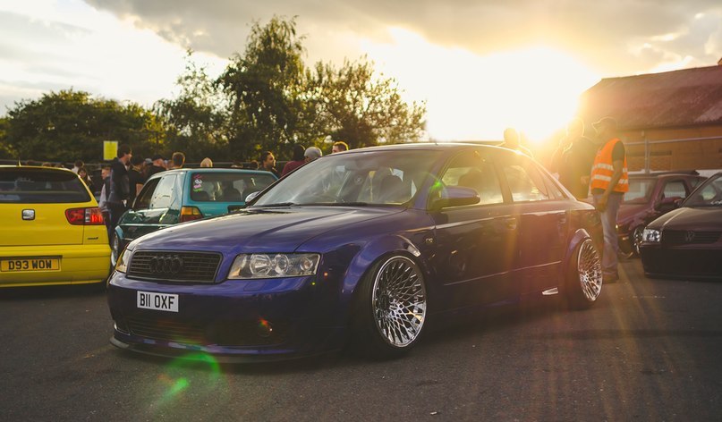 Audi A4.