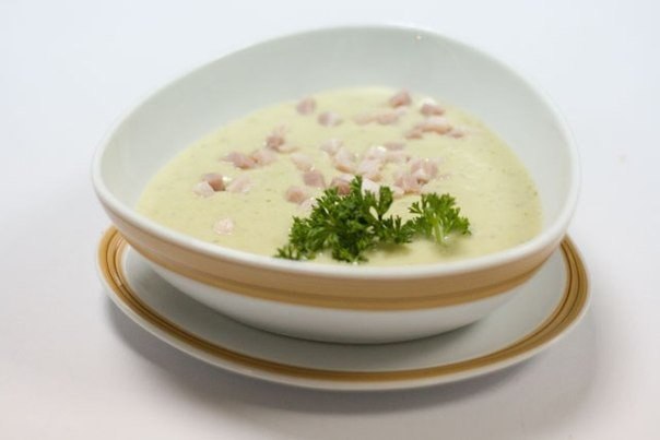 Картофельное пюре с шампиньонами.Пищевая ценность: белка 19,5 гр., жира 6,4 гр., углеводов 110,7 ...