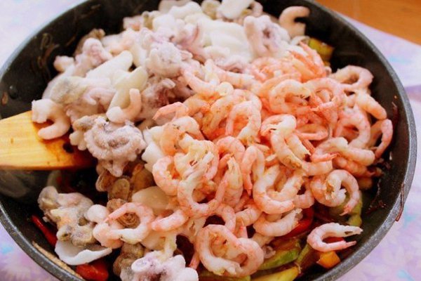 Фунчоза с овощами и морепродуктами.Ингредиенты:фунчоза - 100 глук - 1 шт.перец болгарский - 2 ... - 7