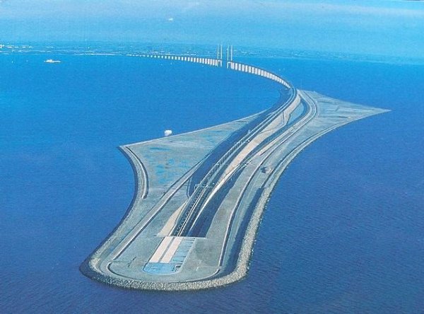 Эресуннский мост - уникальное сооружение, которое не имеет аналогов в мире. Он соединяет Данию и ... - 4
