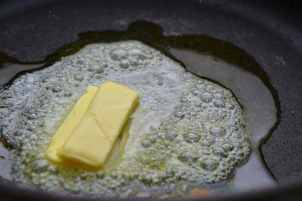 Фарфалле с курицей и мёдом.Ингредиенты:Макароны фарфалле — 500 гКуриная голень — 700 гМасло ... - 3