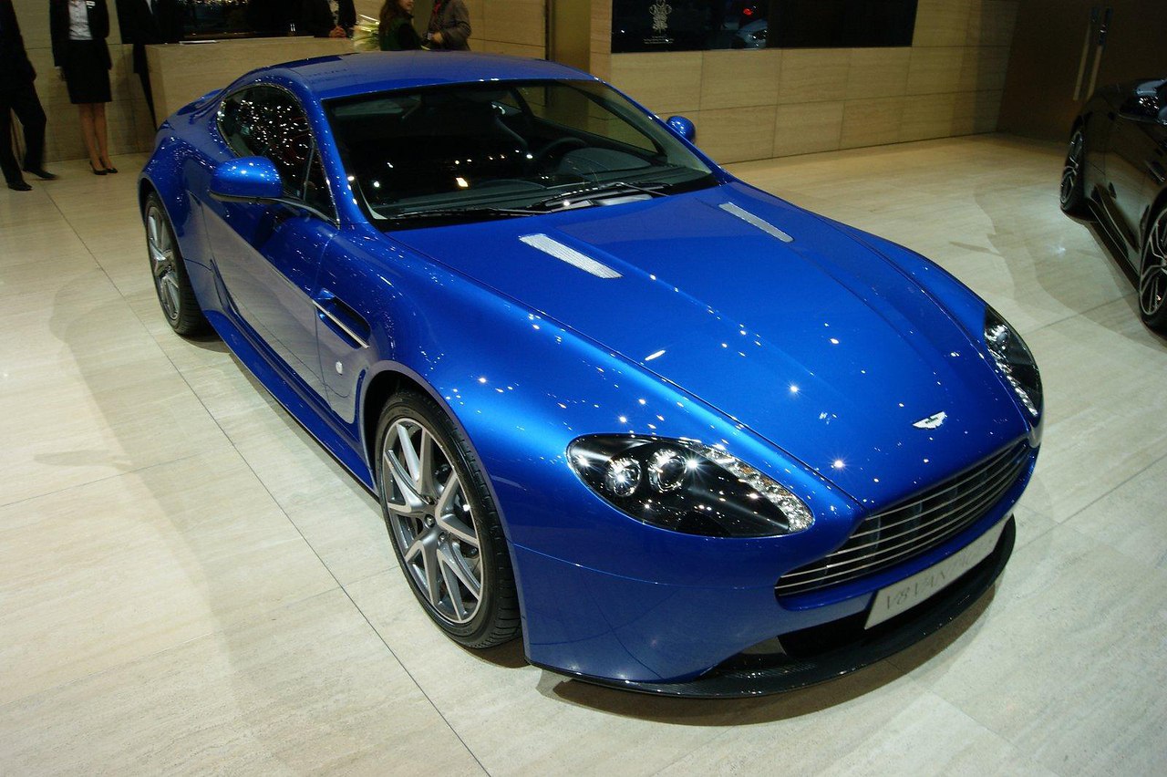 Aston Martin Vantage V8