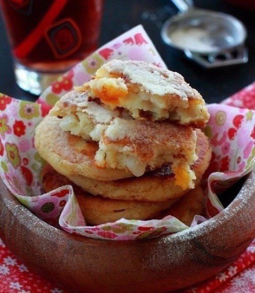 Манные оладьи с яблоками и изюмом.Отлично подойдут для завтрака!216 ккал на 100 гМолоко 75 гМанная ...