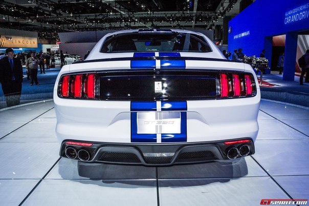 Ford Shelby GT350 Mustang - 7