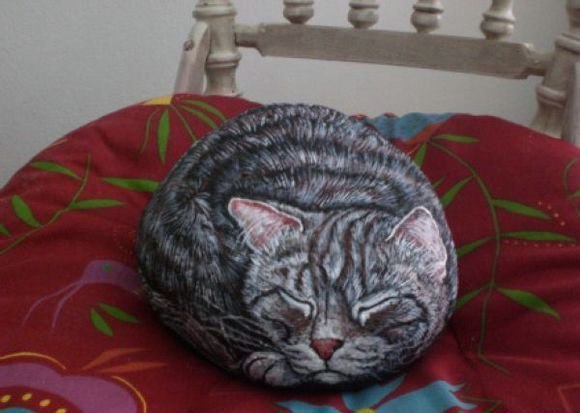 Котики нарисованные на камнях - 5