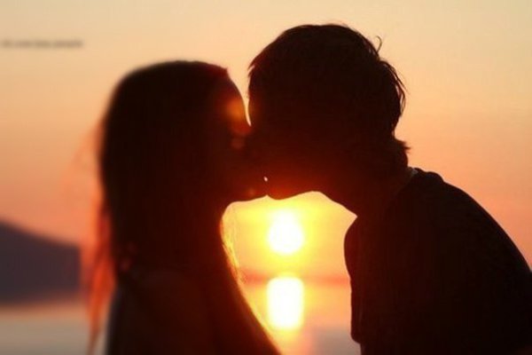 Так важно жить и знать, что кто-то тебя любит. Всегда поймет, простит, и просто не осудит. И так ...