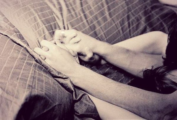 Прикосновение — самое нежное, что есть на земле. И если ты ощущаешь дрожь по телу, значит тебе ...