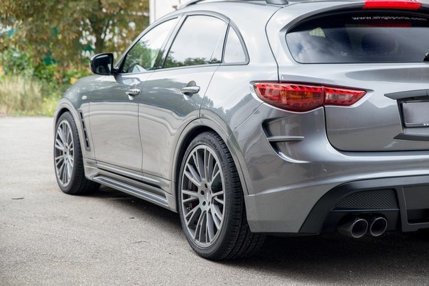 AHG-Sports   Infiniti QX70 - 2